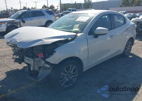 2019 Toyota Yaris Le из США, поврежденный, VIN 3MYDLBYVXKY515604